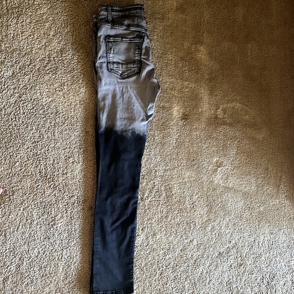 Selling name brand (WAIMEA) Mens distressed jeans. Size 30. - Picture 2 of 3